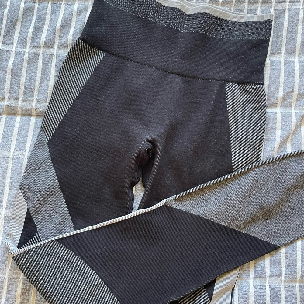 PINK Victoria's Secret Black and Gray Leggings